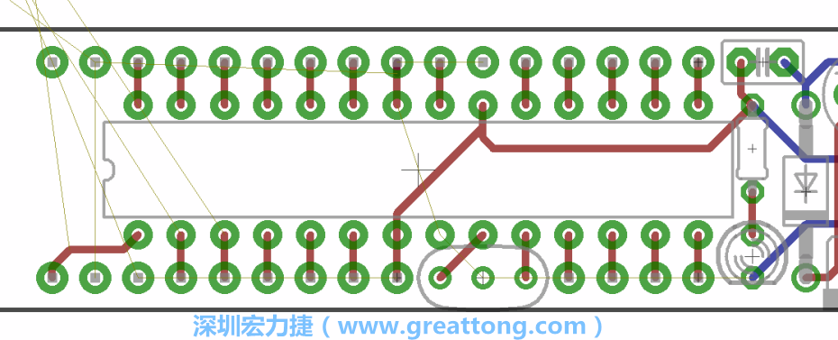 谐振器应摆放在ATmega微控制器的针脚8、9和10旁边，在共鸣器和微控制器中间的高频信号线应该要愈短愈好，此外，其它的信号线应该要远离这个区域且配置在谐振器的下方，这样做是为了防止不必要的无线电波干扰。