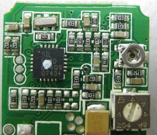 PCBA加工IC元件主要分为DIP及SMD两大类，DIP 插件的IC，SMD (Surface Mount Device) 表面贴装元件。