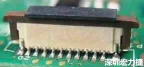 一开始的 connector 把 塑胶盖子(cap) 塞到了 connector 的接触弹片内侧。