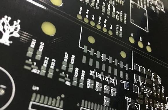 PCB板上丝印字母的含义